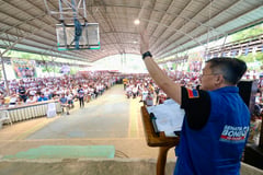 Senator Go inspects Davao SHC, leads relief operation